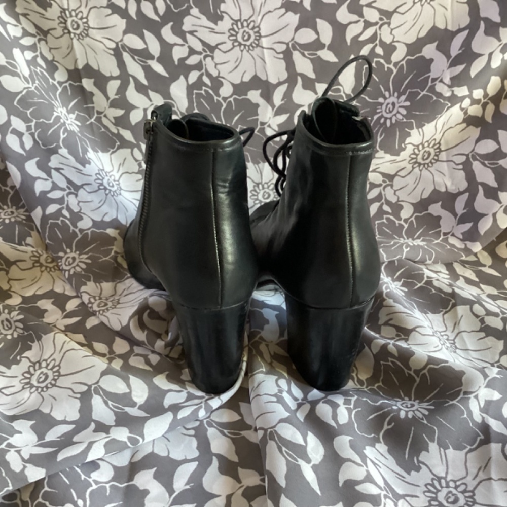 Steve Madden Black Peep Toe Mid Heel - Picture 3 of 7